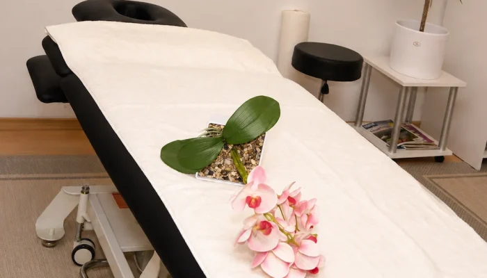 Behandlungsliege in der Praxis für Massage in Saarbrücken