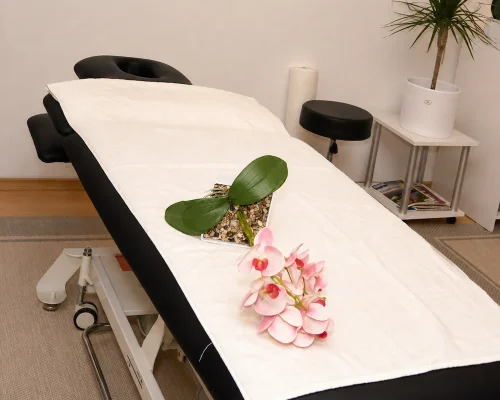 Behandlungsliege in der Praxis für Massage in Saarbrücken